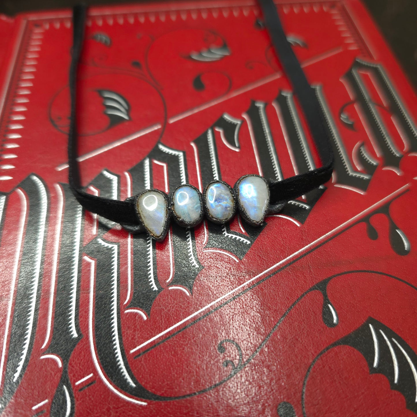 VAMPIRE - Moonstone Fang Necklace